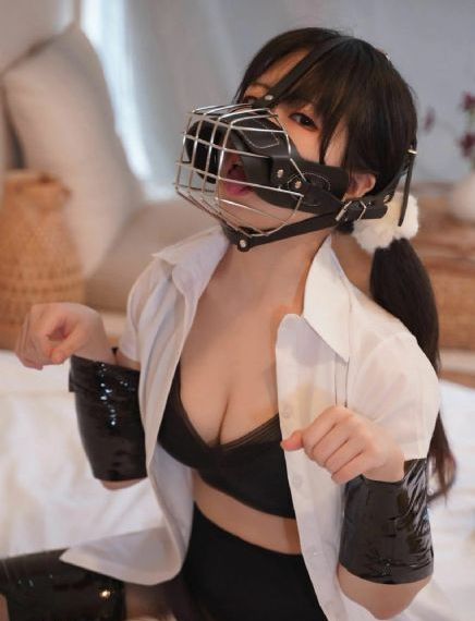 两个女人在有风景的海滩_1080神马影院手机在线